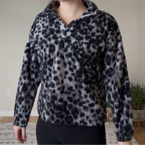 LOFT black + grey leopard print fleece jacket Size XSโจ